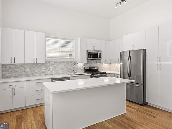 5th image of 2585 Hood Ave NW