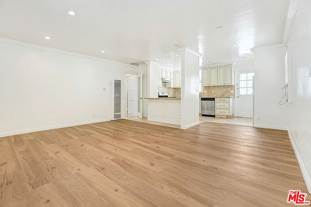 2 bed, 1.0 bath, 1200 sqft, $4,295 — Photo 4