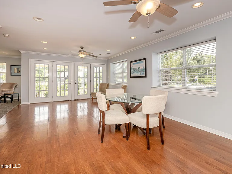 2421 Beachview Dr — Photo 51