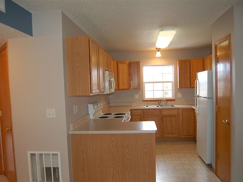 1st image of 80 Cherry Ct APT 6