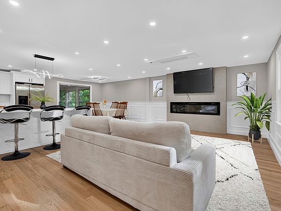 4th image of 14 Travis Dr