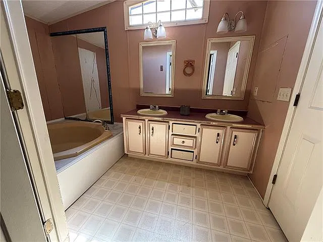 3 bed, 2.0 bath, 1100 sqft, $1,700 — Photo 4