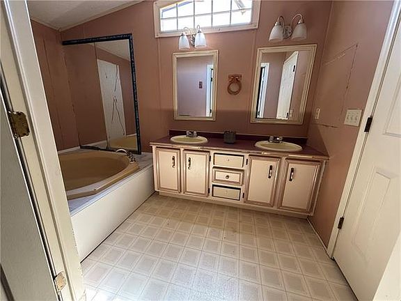 4th image of 158 Riverview Ct