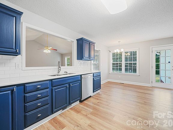 5th image of 1749 Sells Rd