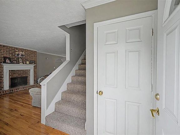 2nd image of 116 Leafmore Rd SW