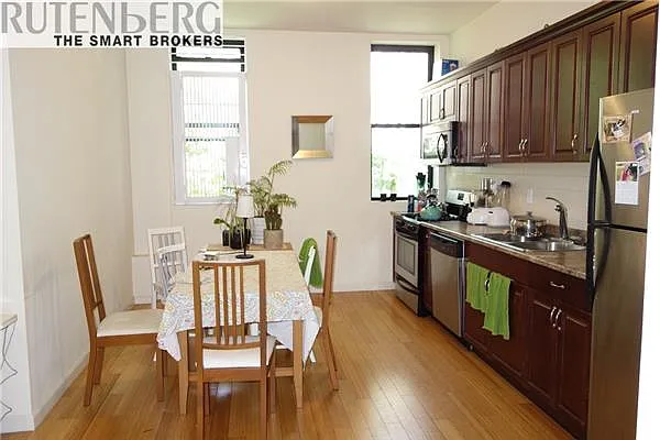 Rented by R New York | media 32