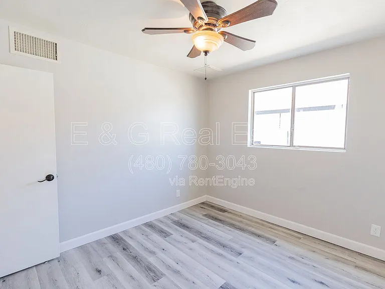 1305 W Laird St — Photo 15