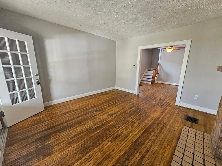1059 E 14th Ave — Photo 7