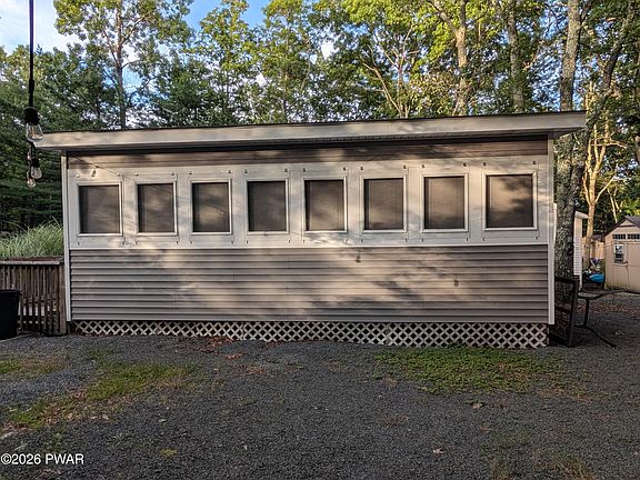 4th image of 135 Paupack Dr