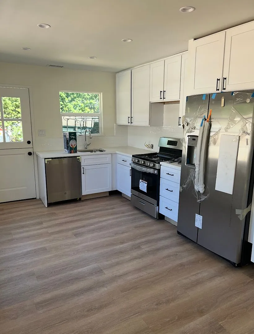 256 Alvarado — Photo 3