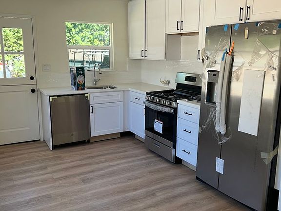 3rd image of 256 N Alvarado St