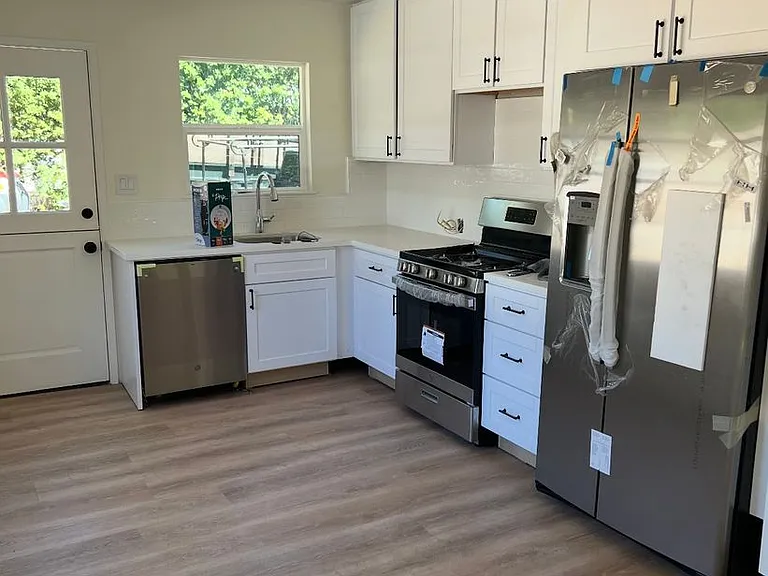 256 N Alvarado St — Photo 3