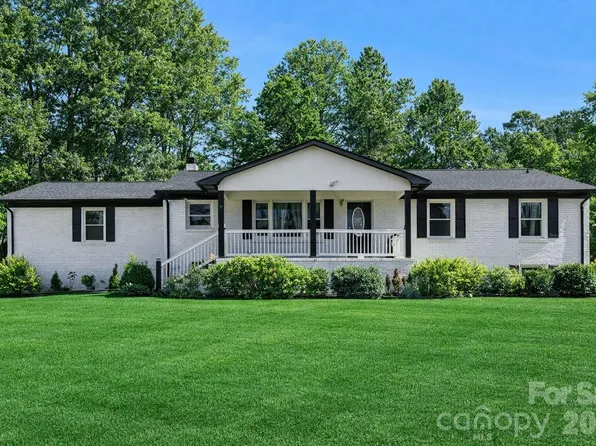 135 Old Gregory Ln, Lancaster, SC 29720