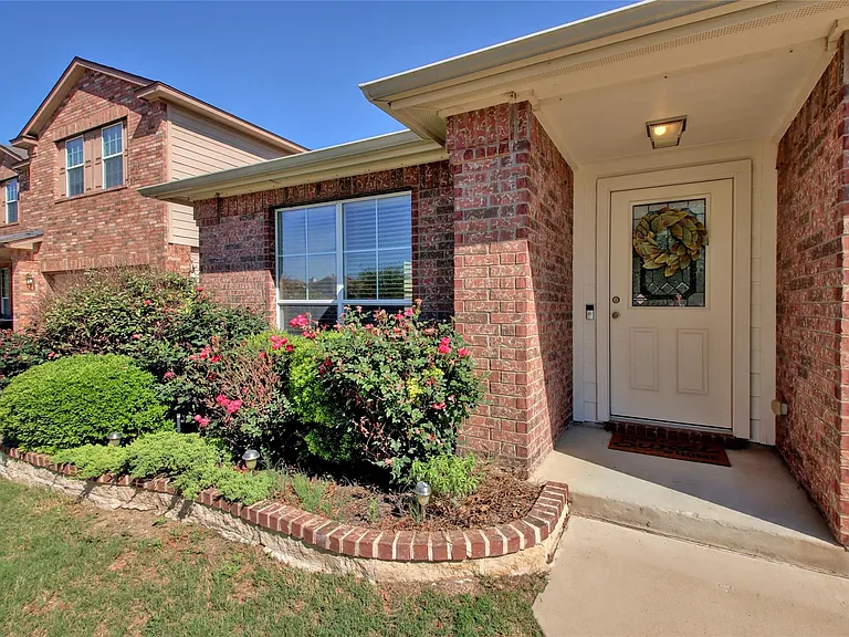2731 Herrington Cv — Photo 4