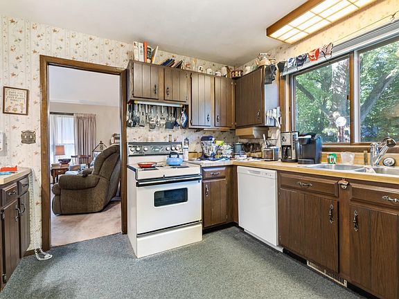 3rd image of 5062 Burningtree Dr