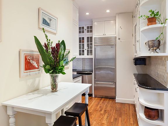 3rd image of 17 E 97th St APT 4D