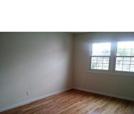 5th image of 400 Bibby St APT F