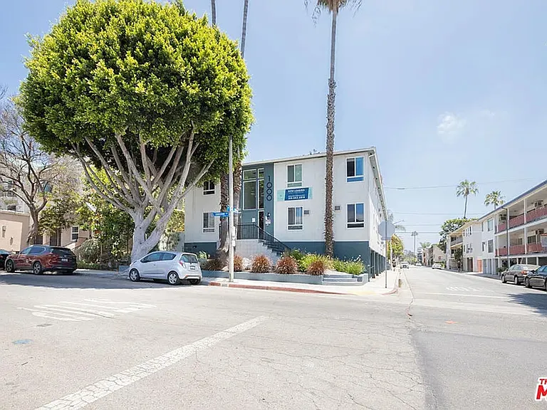 1000 N Curson — Photo 26