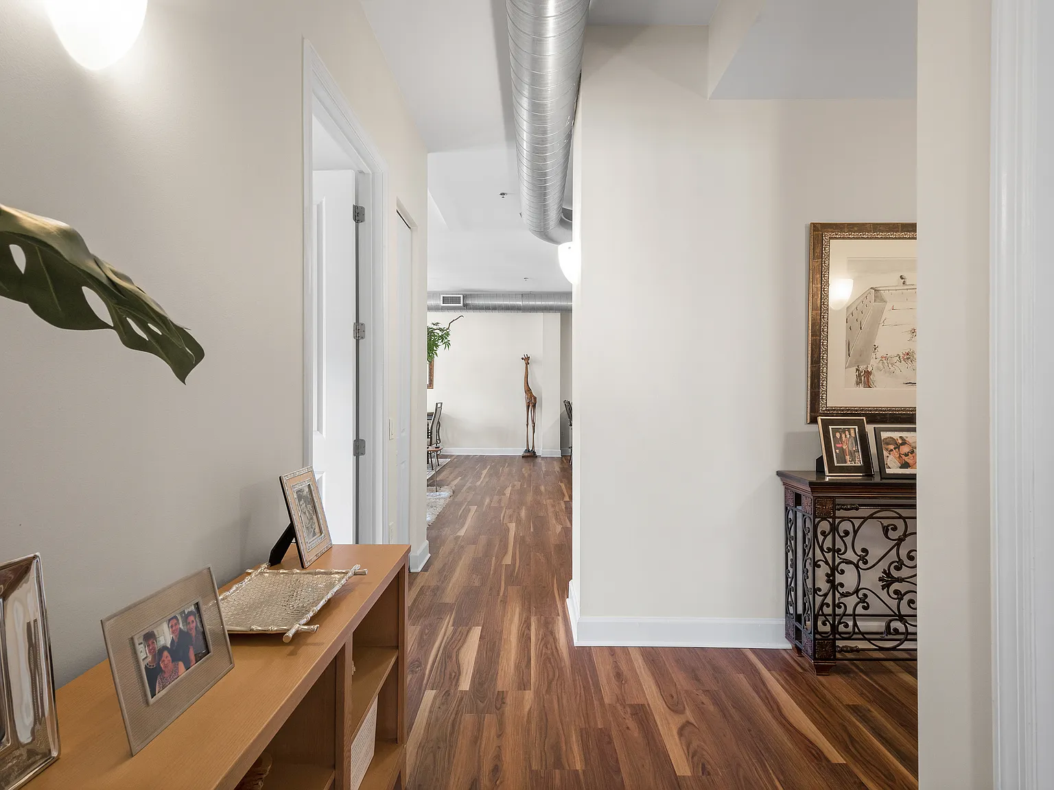 2 bed, 1947 sqft, $4,200 — Photo 4