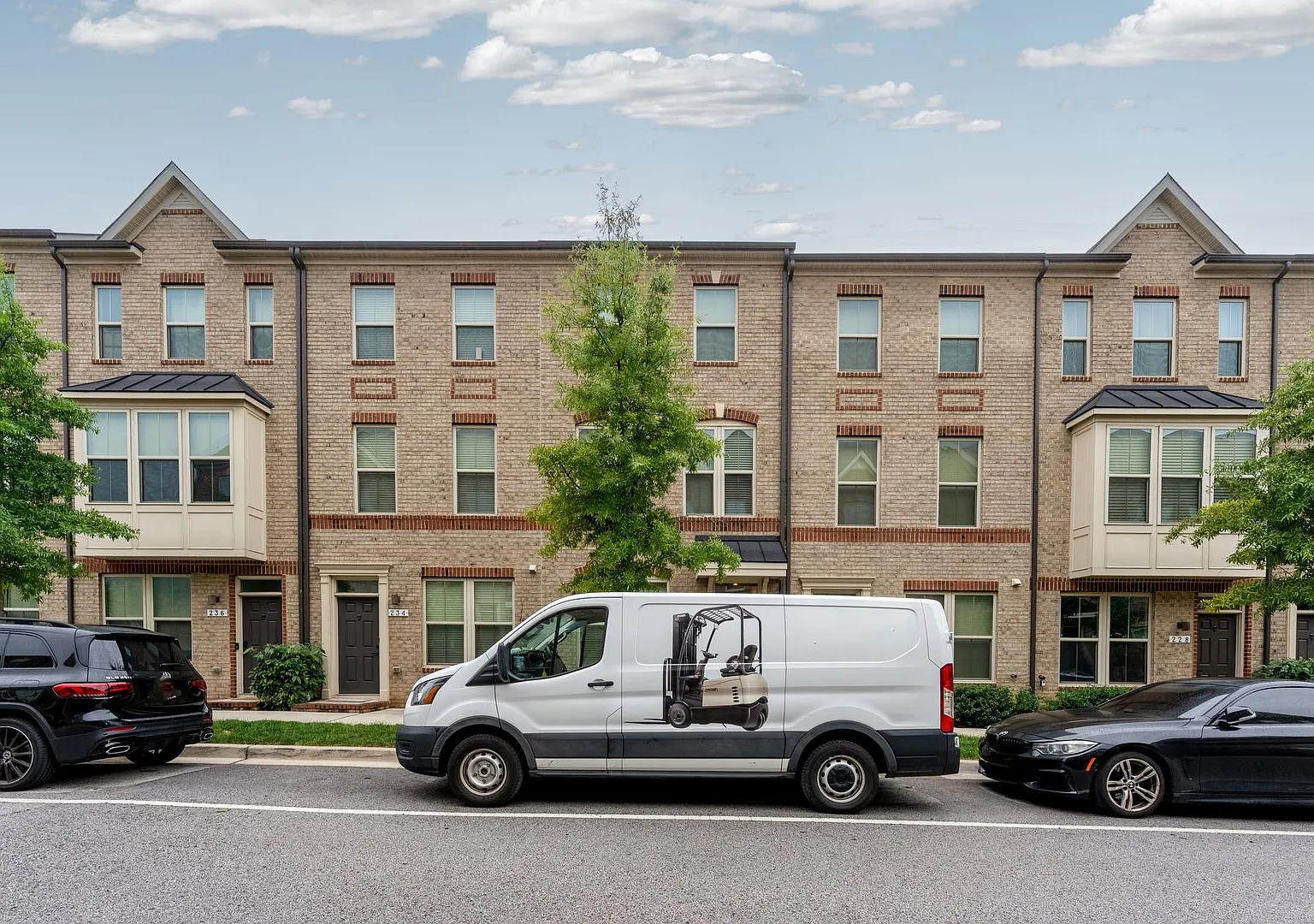 2-Bedroom, 2.5-Bathroom Townhouse near JHU Bayview — Photo 2