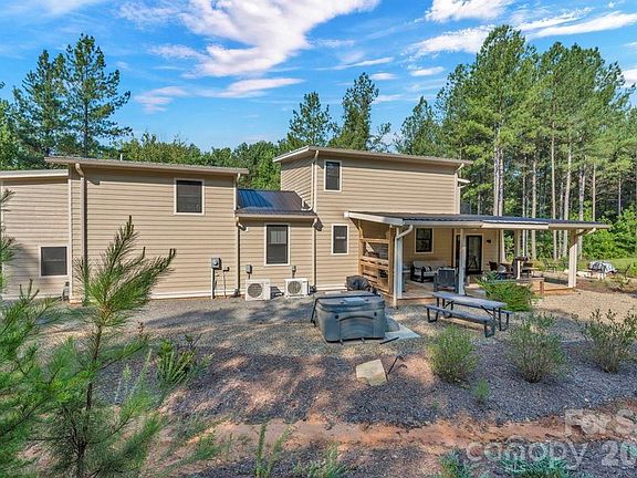 4th image of 1568 Watermill Rd