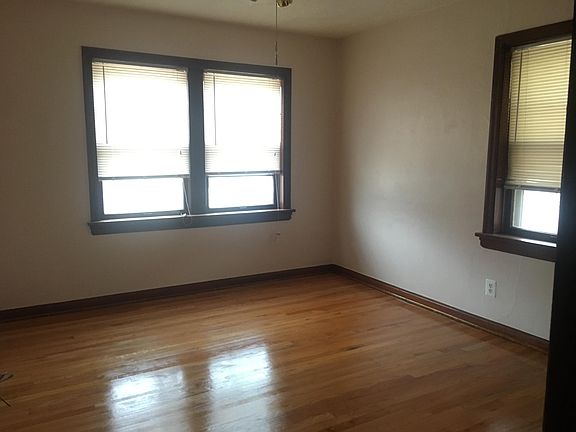 2nd image of 1814 Eton Ln