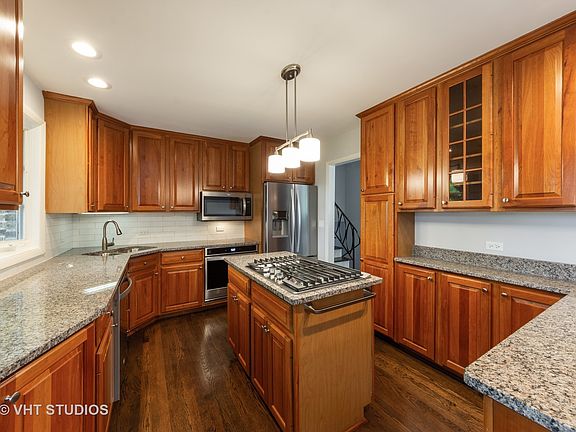 3rd image of 509 E Knob Hill Dr