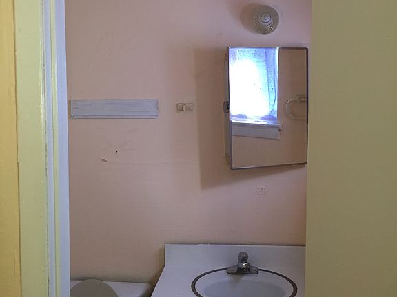 Master 1/2 Bathroom