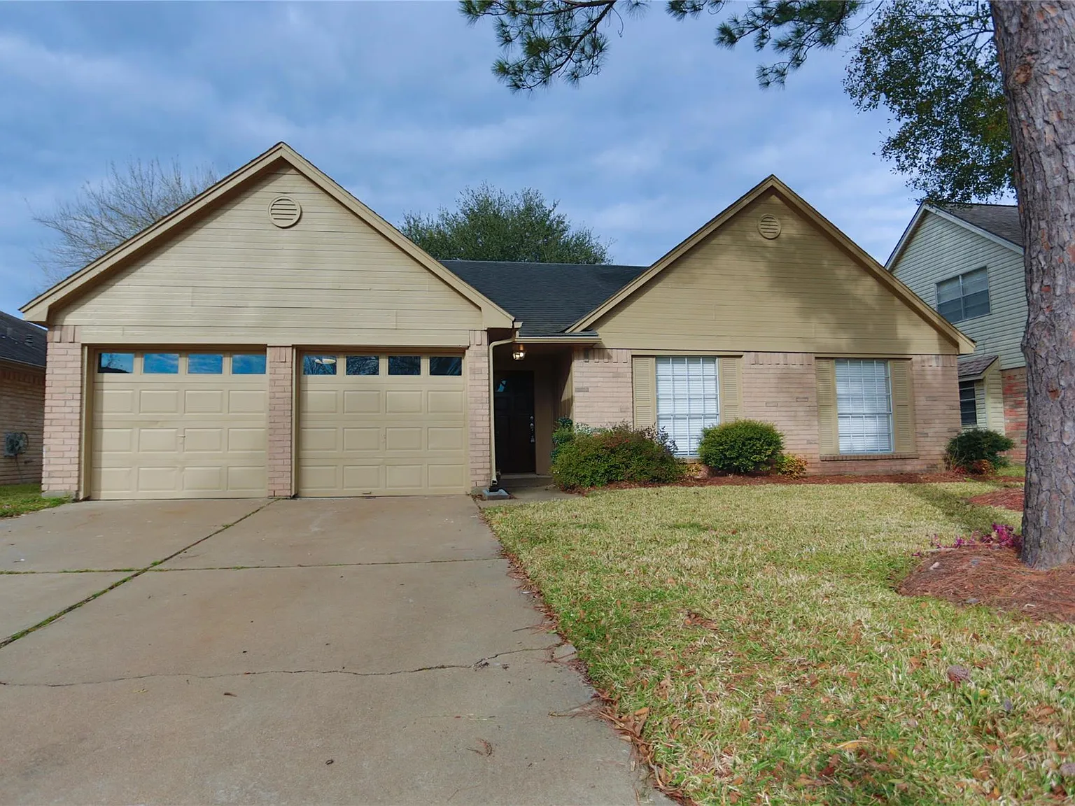 3 bed, 2.0 bath, $2,000 — Photo 1
