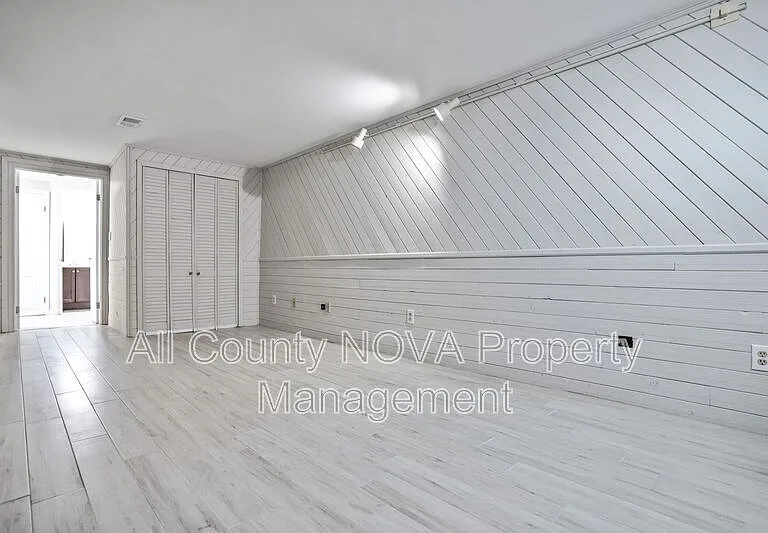 1203 Michigan Ct — Photo 30