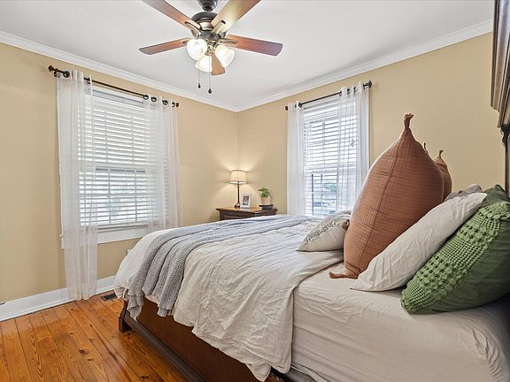 4th image of 2913 Woodlawn Ave NW