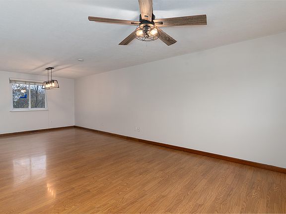 5th image of 3458 Meadowlark Dr