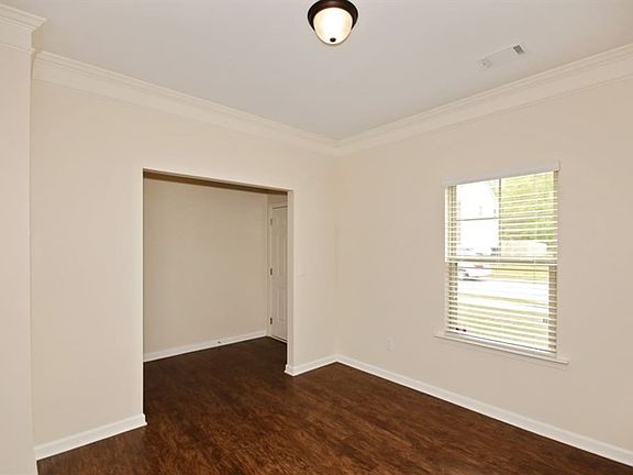 3rd image of 4062 Oak Field Dr