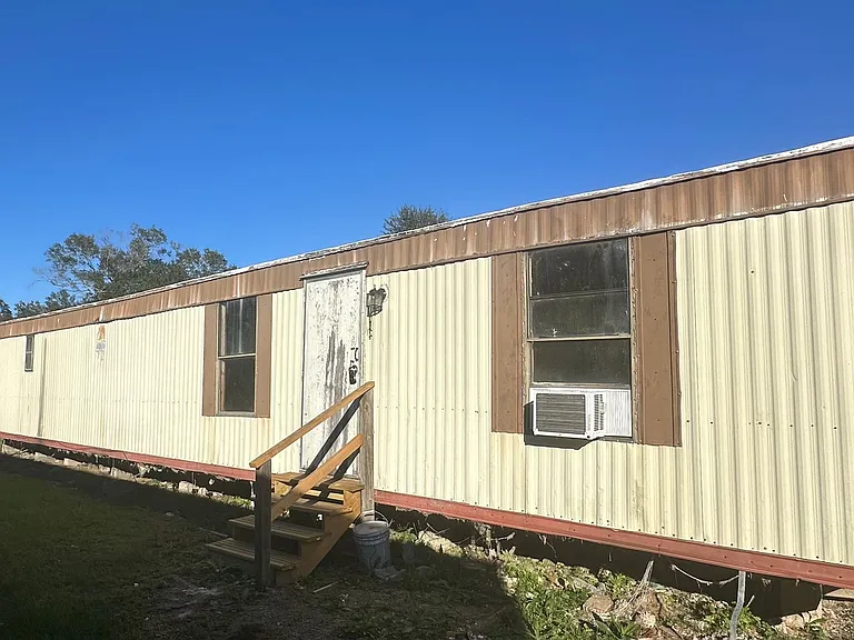 450 Harmon Ln — Photo 2