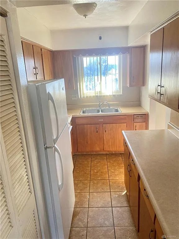 2 bed, 1.0 bath, 6075 sqft, $795 — Photo 4