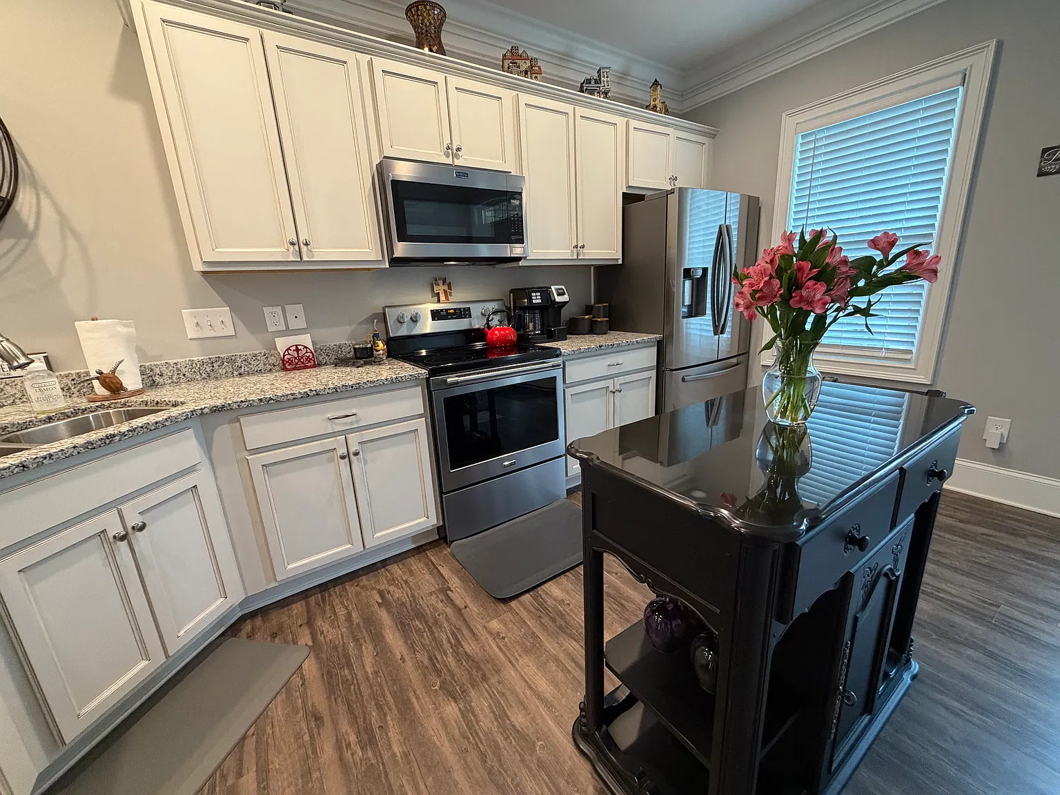 3 bed, 2.5 bath, 1707 sqft, $2,200 — Photo 4