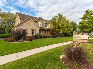 305 Morgan Ln, Fox River Grove, IL 60021