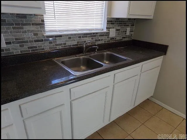 3915 Saint James Ct — Photo 6