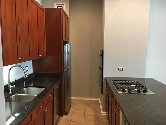 5th image of 130 S Canal St APT 813