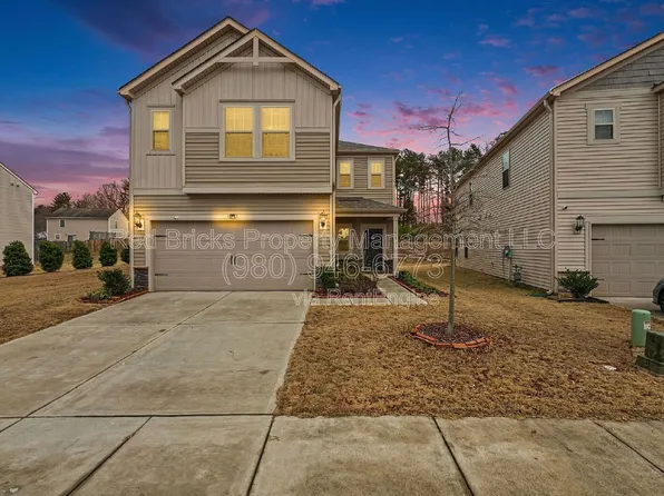 11948 Red Leaf Dr, Charlotte, NC 28215