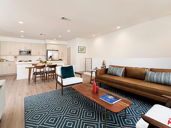 2nd image of 2111 N Cahuenga Blvd Unit 8