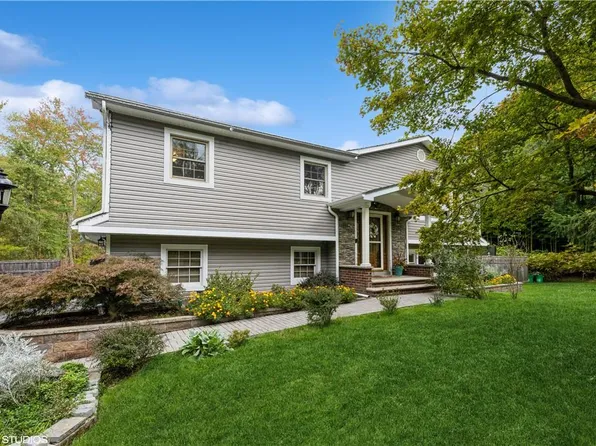 5 Roman Court, West Nyack, NY 10994