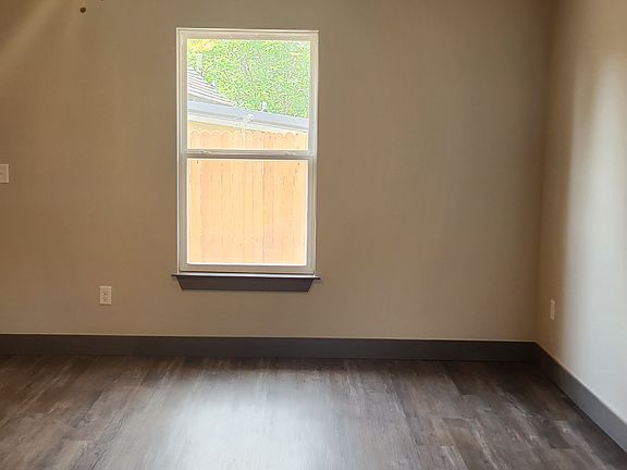 2nd image of 812 N Hodge St #B