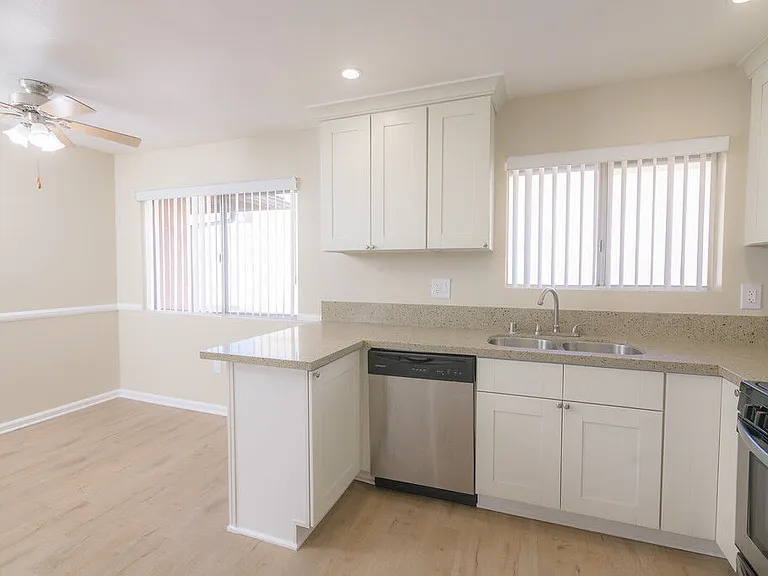 Strada Apartments — Photo 14