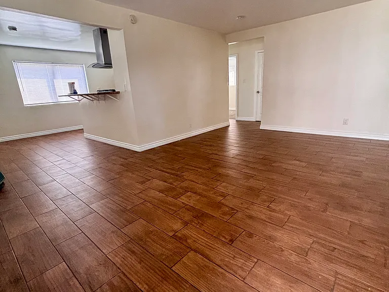 537 E Hurst St #1 — Photo 2