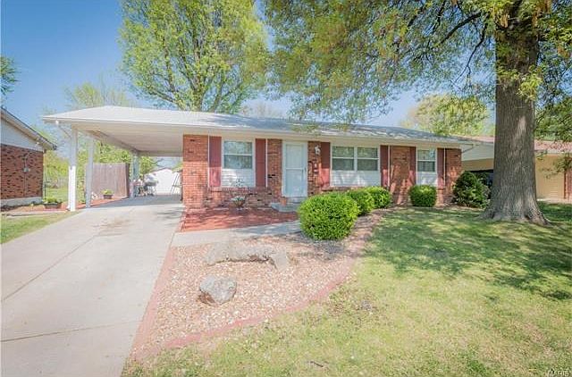 1st image of 325 Patterson Ln