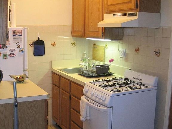 3rd image of 429 W 45th St APT 1FE