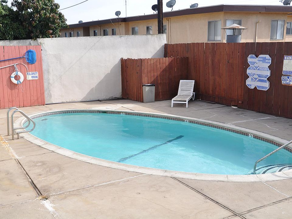 2nd image of 326 W Queen St APT 5