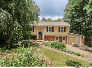 23 King Arthur Pl, Asheville, NC 28806