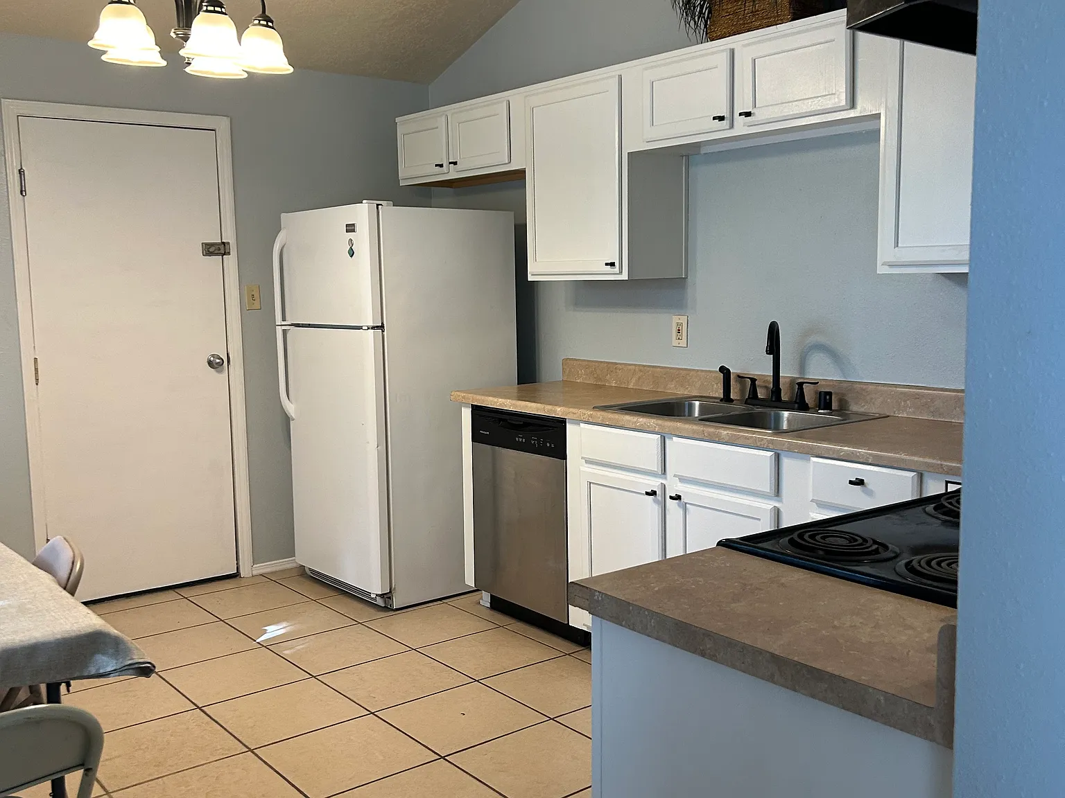 2 bed, 970 sqft, $1,425 — Photo 2
